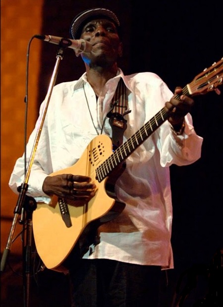 Featured image for post 'Oliver Mtukudzi: Instruction and reconstruction