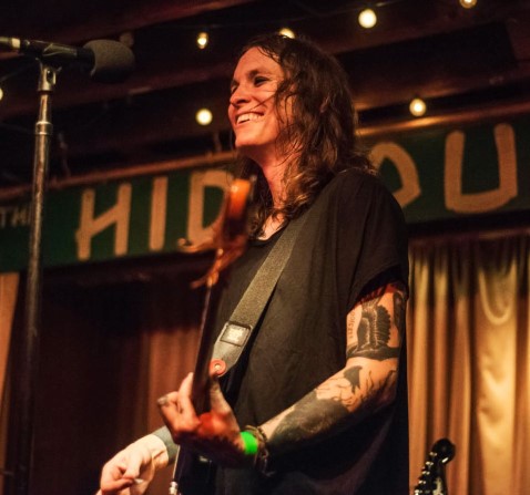 Featured image for post 'Laura Jane Grace sings the gender dysphoria blues